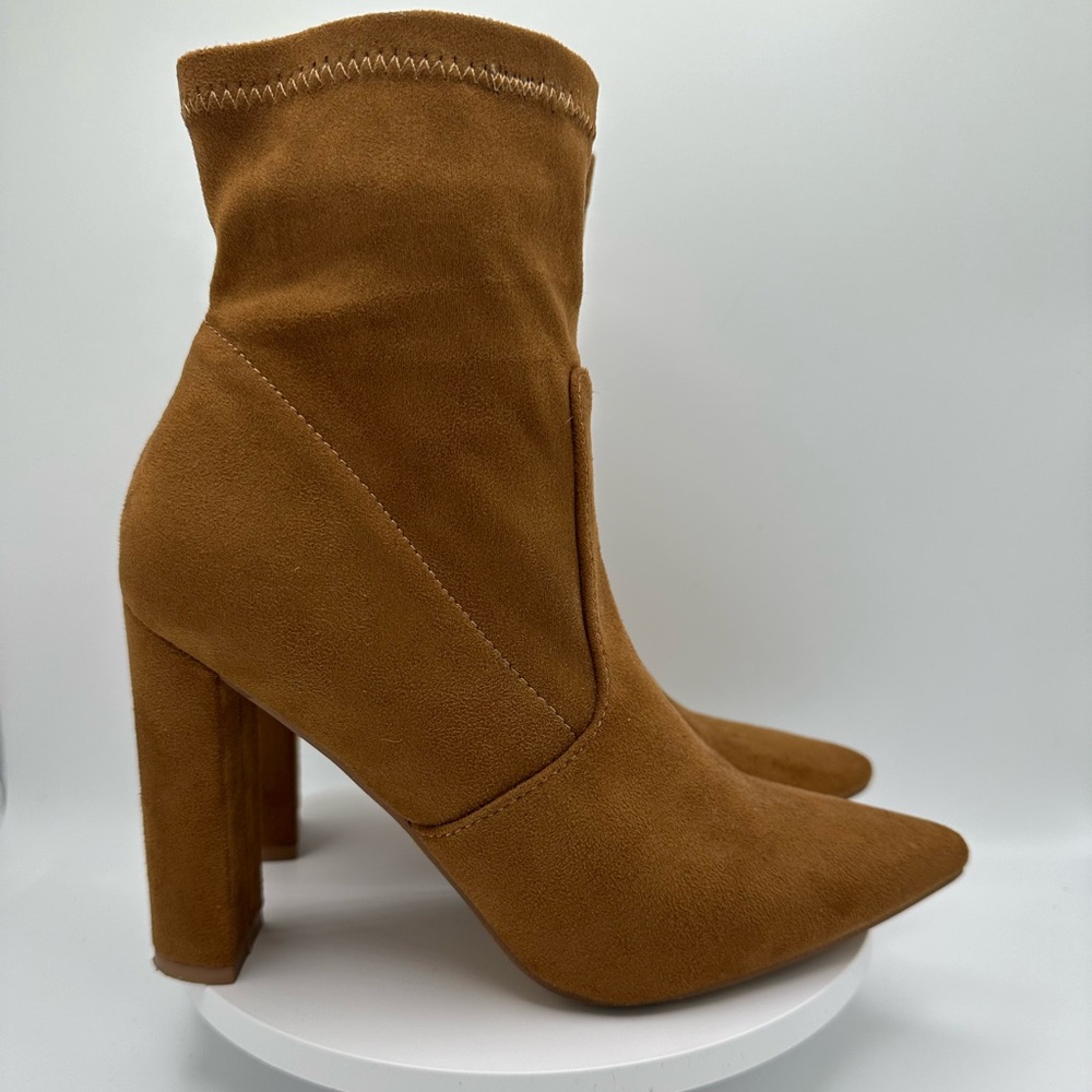 LULUS Stretch Vegan Suede Booties, Size 7 EUC